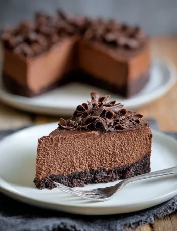 Cheesecake al cioccolato pronta in 30 minuti con una decorazione golosa