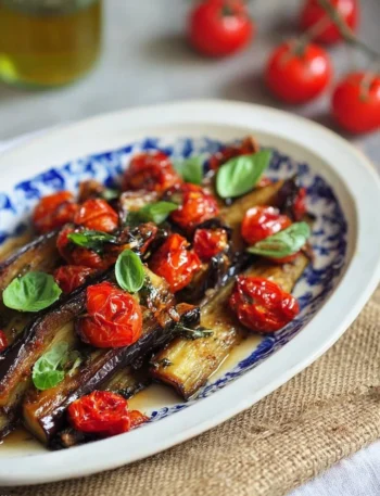 Melanzane spaccatelle al forno dorate e appetitose