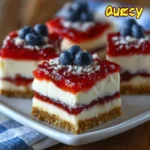 Deliziose barrette cheesecake a strisce con la bandiera, un dessert festivo senza cottura.
