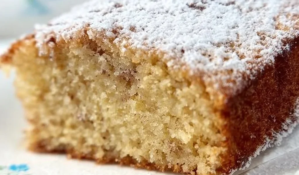 Torta alle Noci con noci fresche e glassa dorata