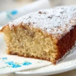 Torta alle Noci con noci fresche e glassa dorata