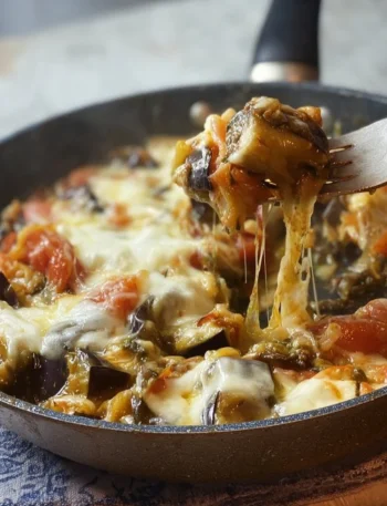 Melanzane in padella cucinate con olio d'oliva e spezie