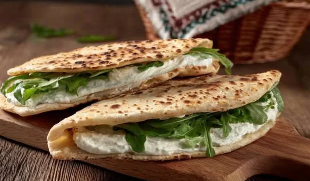 Piadina fatta in casa con ingredienti freschi e morbidi