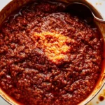 Piatto di pasta con Ragù alla Bolognese, un classico della cucina italiana.