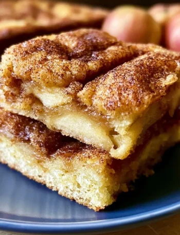 Barrette di torta di mele Snickerdoodle, un dolce morbidissimo con mele e cannella