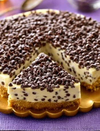 Cheesecake Stracciatella con Mascarpone e Gocce di Cioccolato