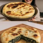Focaccia ripiena in padella con ingredienti freschi e gustosi