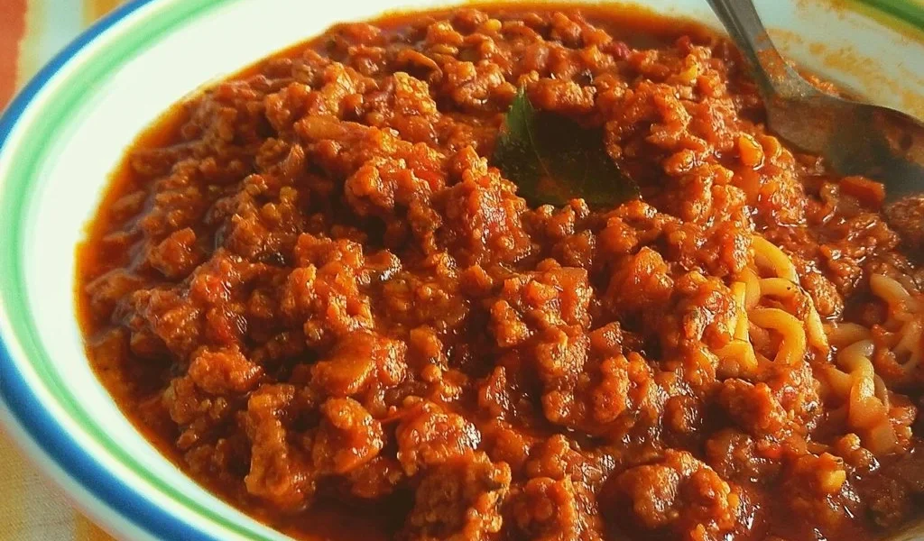 Ragù della mia mamma, piatto tradizionale italiano preparato con amore