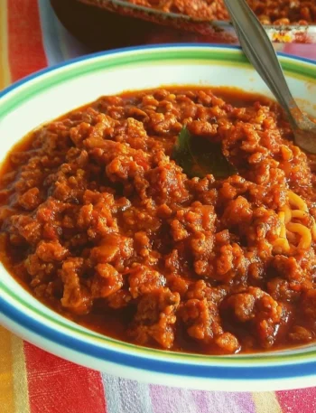 Ragù della mia mamma, piatto tradizionale italiano preparato con amore