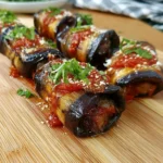 Involtini di melanzane ripieni di formaggio e erbe aromatiche