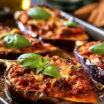 Melanzane ripiene di carne ben presentate su un piatto