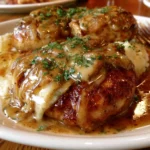 Pollo smaltito del Texas Roadhouse servito con contorni deliziosi
