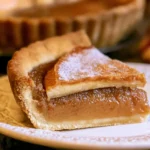 Crostata di Burro di Mele appena sfornata con fette di mela caramellate