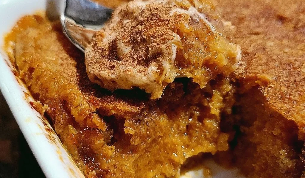 Crostata di zucca fresca e decorata, un dolce autunnale ideale per feste