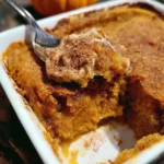 Crostata di zucca fresca e decorata, un dolce autunnale ideale per feste
