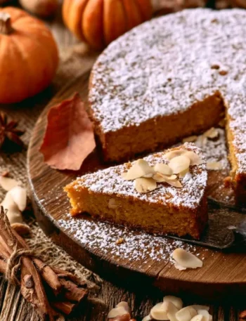 Dolce autunnale senza farina ricco di ingredienti naturali e gustosi.