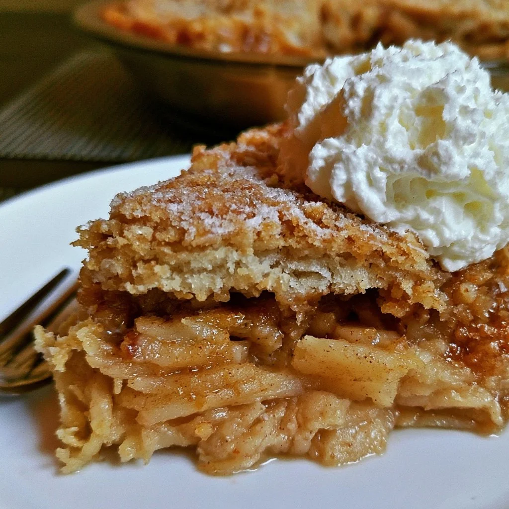 Deliziosa crostata di mele sminuzzate pronta da servire