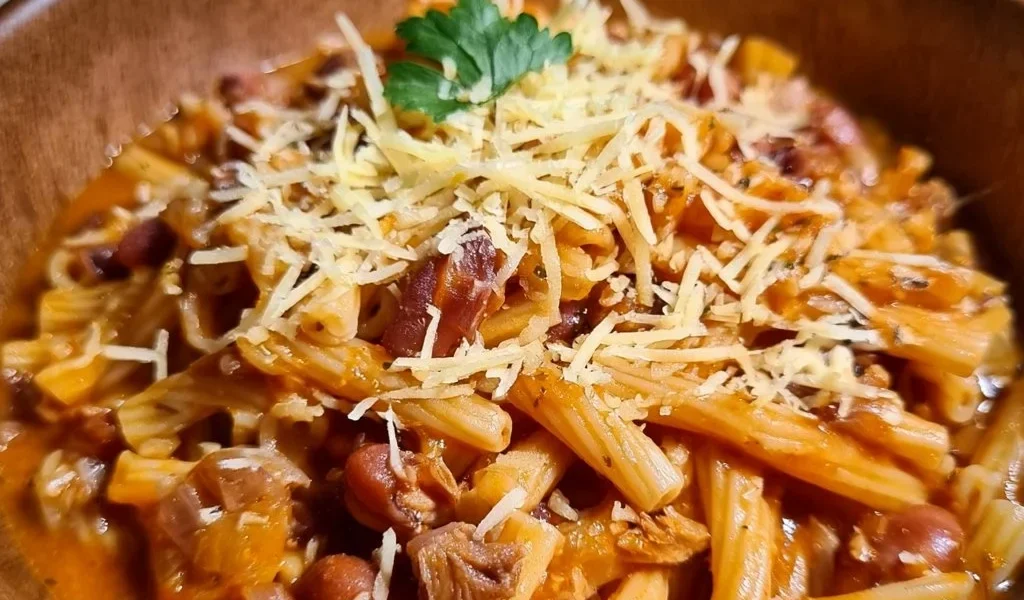 Pasta e Fagioli - una deliziosa zuppa di pasta e fagioli tipica della cucina italiana