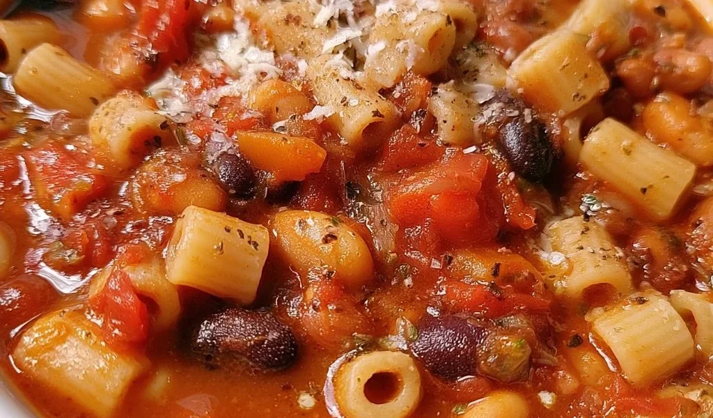 Pasta e Fagioli tradizionale servita in un piatto