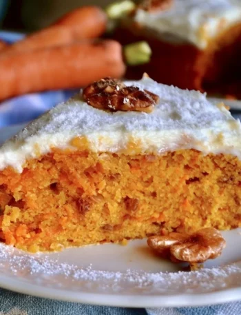 Preparazione della Torta 5 Minuti alle Carote fresca e fragrante