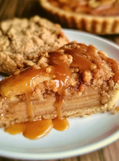 Torta di biscotto e caramello alle mele, un dolce goloso e semplice da preparare
