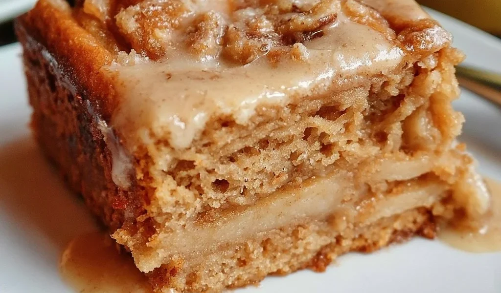 Torta di Mele Dapple con mele fresche e una crosta dorata