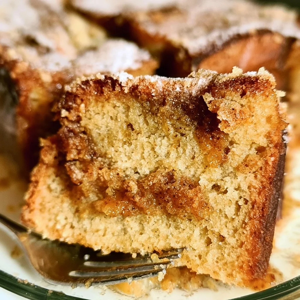Torta di Pane al Sidro di Mela decorata con frutta e spezie