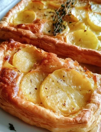 Torta di Sfoglia con Patate appena sfornata
