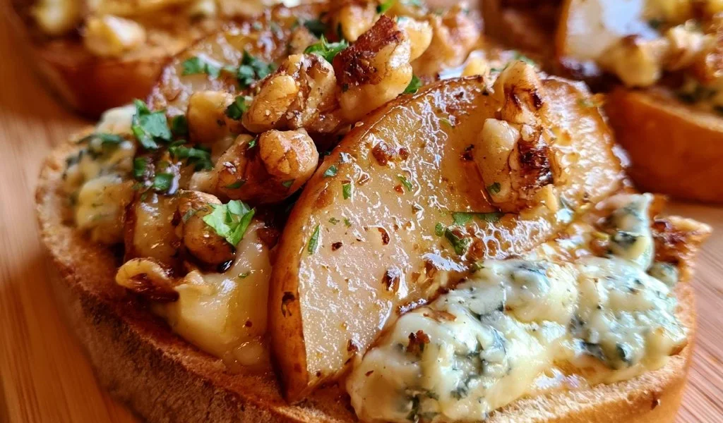 Bruschette con pere, gorgonzola e noci, un antipasto gustoso e raffinato.