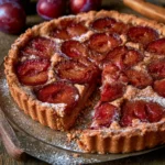 Crostata integrale con prugne e cannella, dolce sano e gustoso