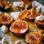 Fichi al forno con caprino e miele, un dessert gustoso e raffinato