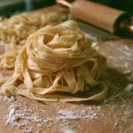 Pasta fresca all'uovo fatta in casa con ingredienti freschi