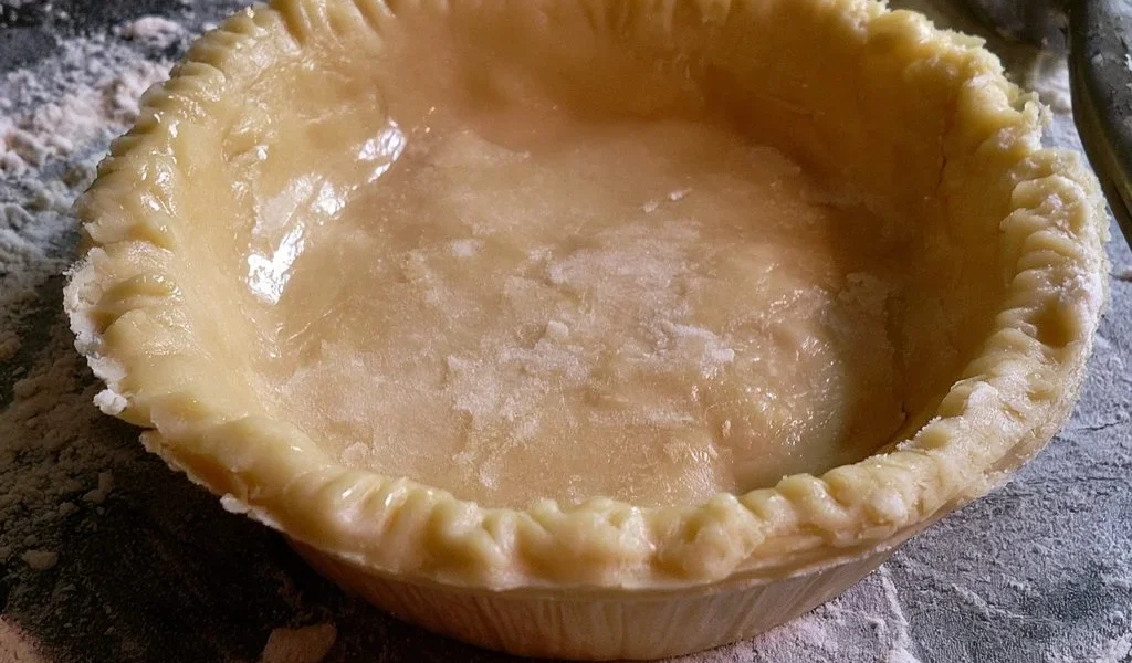 Preparazione della pasta frolla classica per dolci e crostate