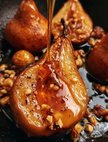 Pere al forno con miele e nocciole appena sfornate