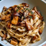 Tagliatelle ai porcini e timo, un piatto di pasta tradizionale italiano
