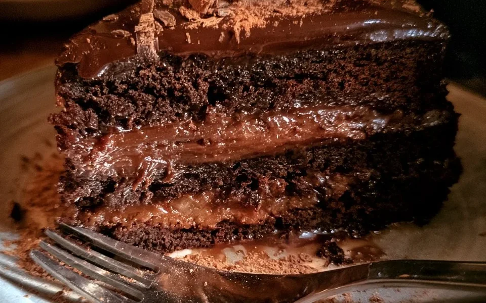 Torta castagne e cioccolato fondente decorata